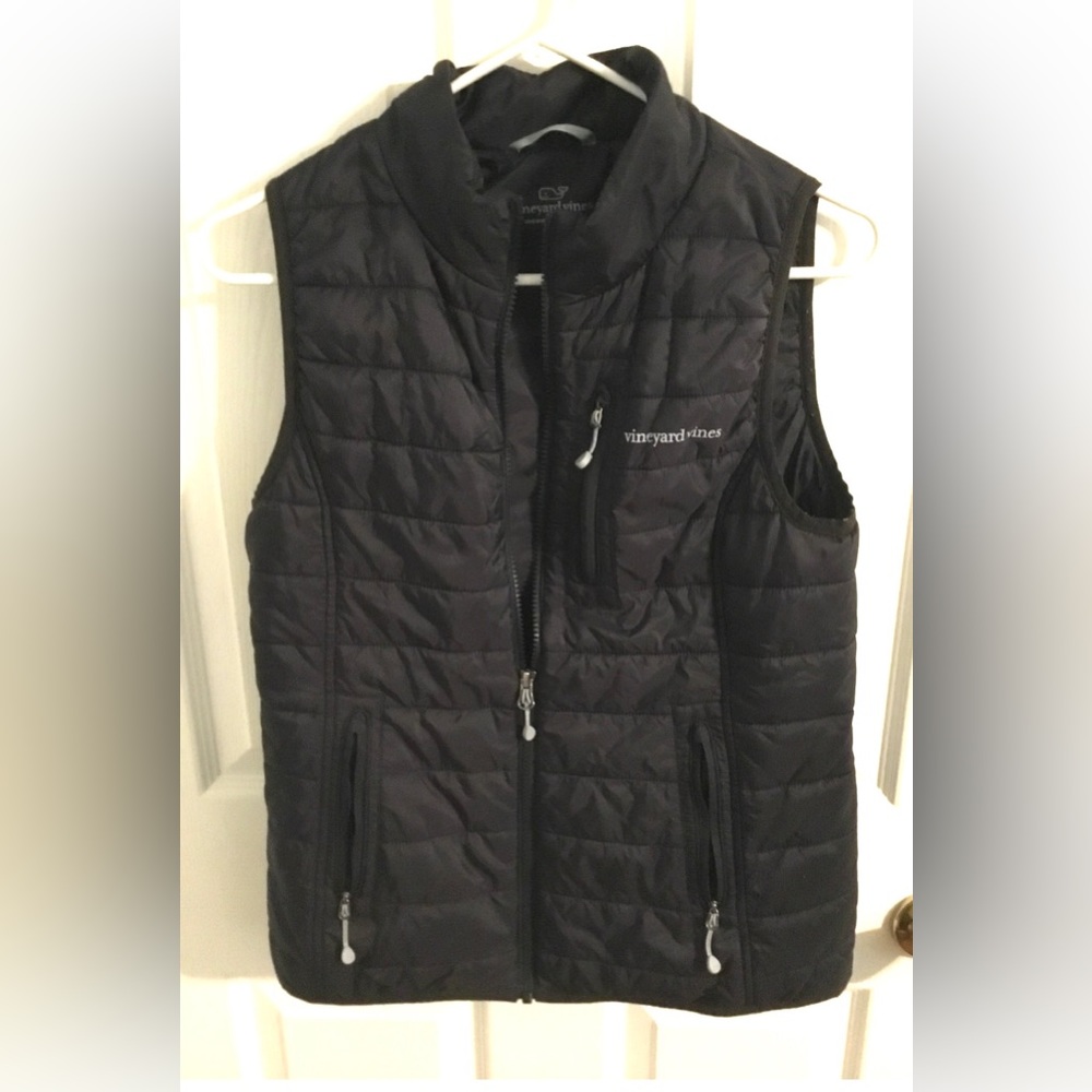 Vineyard Vines Womens black vest. Barely worn. Size XS